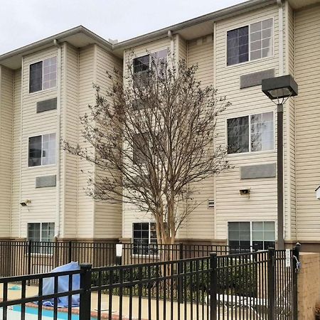 Starkville Inn & Suites Екстериор снимка