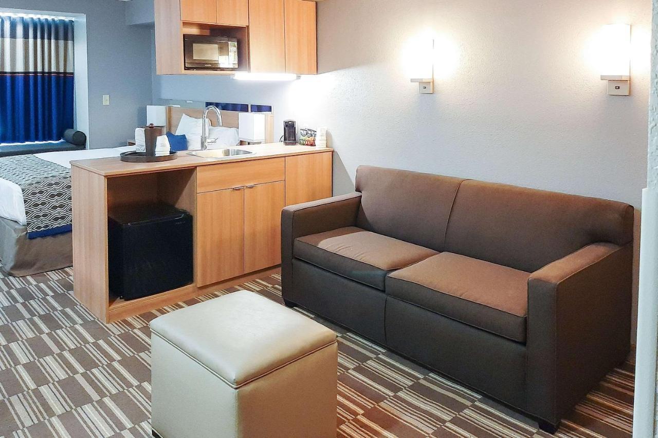 Starkville Inn & Suites Екстериор снимка