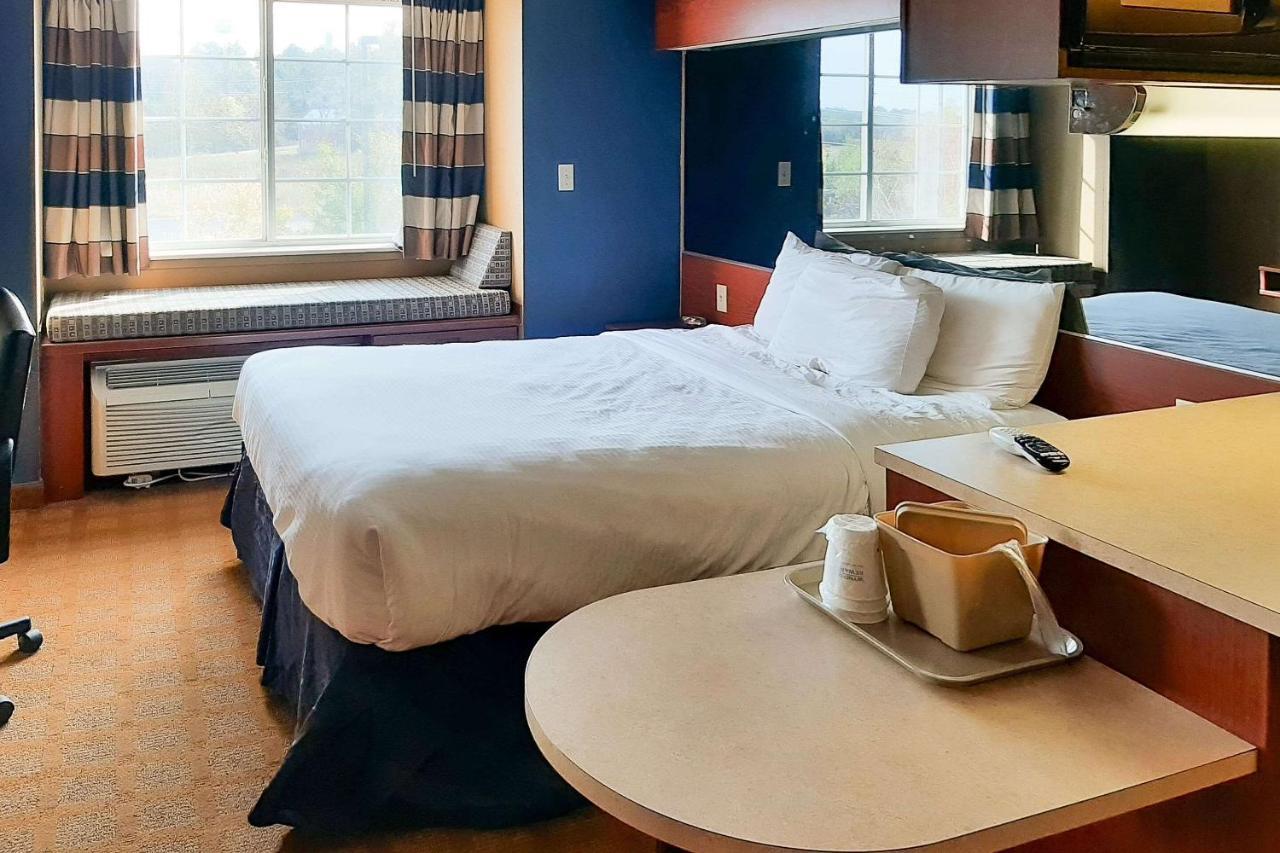 Starkville Inn & Suites Екстериор снимка