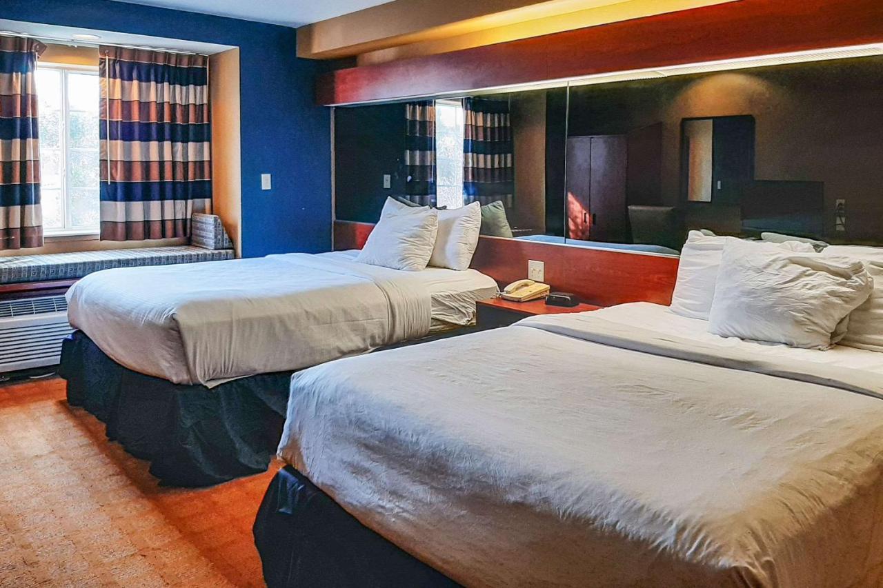 Starkville Inn & Suites Екстериор снимка