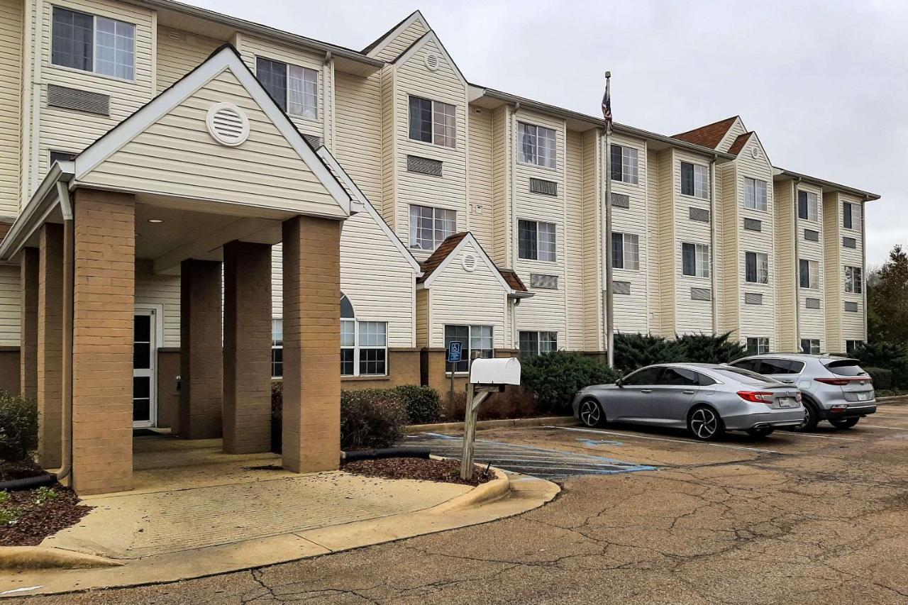 Starkville Inn & Suites Екстериор снимка