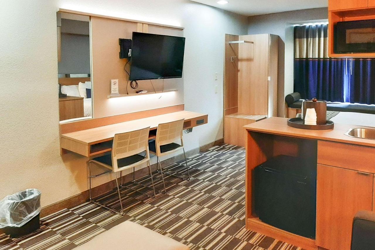 Starkville Inn & Suites Екстериор снимка